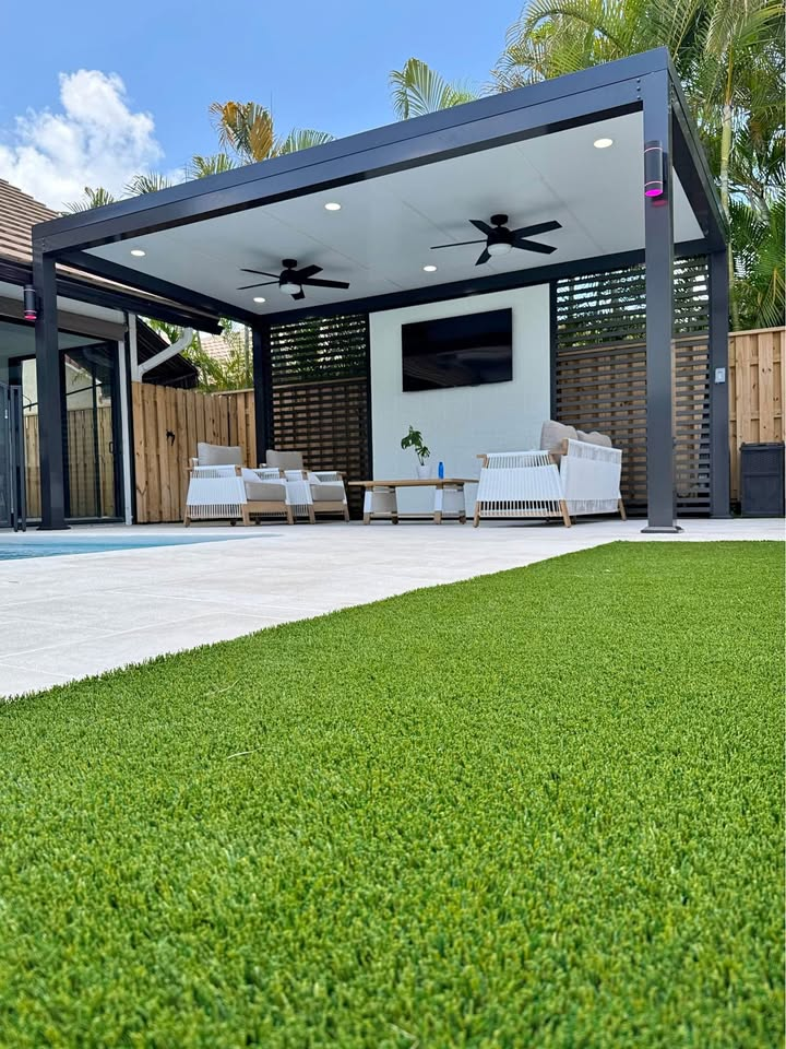 Pergola lounge with TV